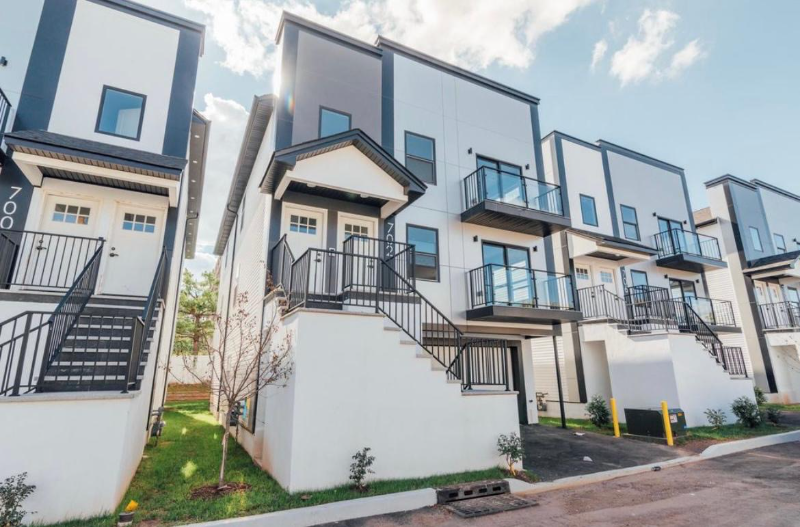 Elizabeth Condo: 716 Seaport Dr