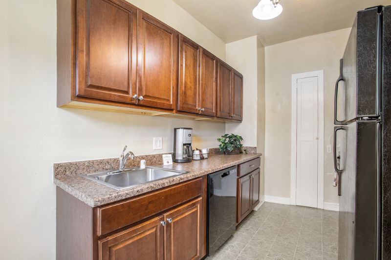 Oakland Apartment: 365 Hanover Ave