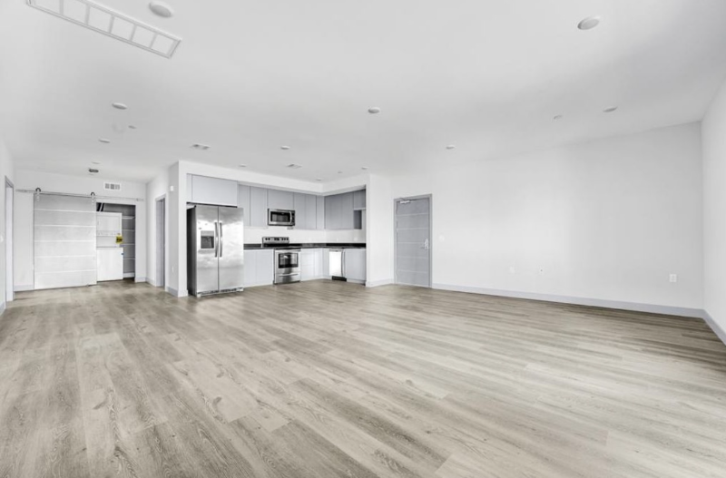 Van Nuys Apartment: 7040 Woodman Ave
