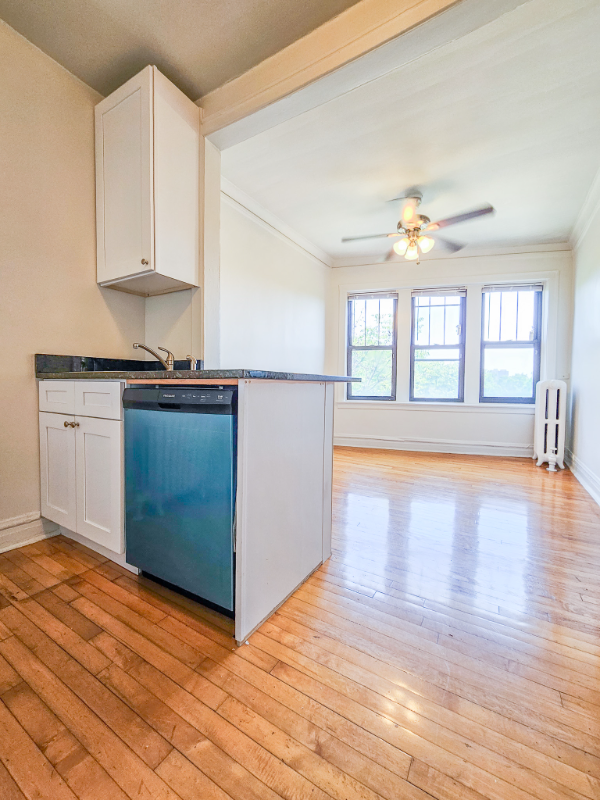 Chicago Apartment: 4260 N Clark