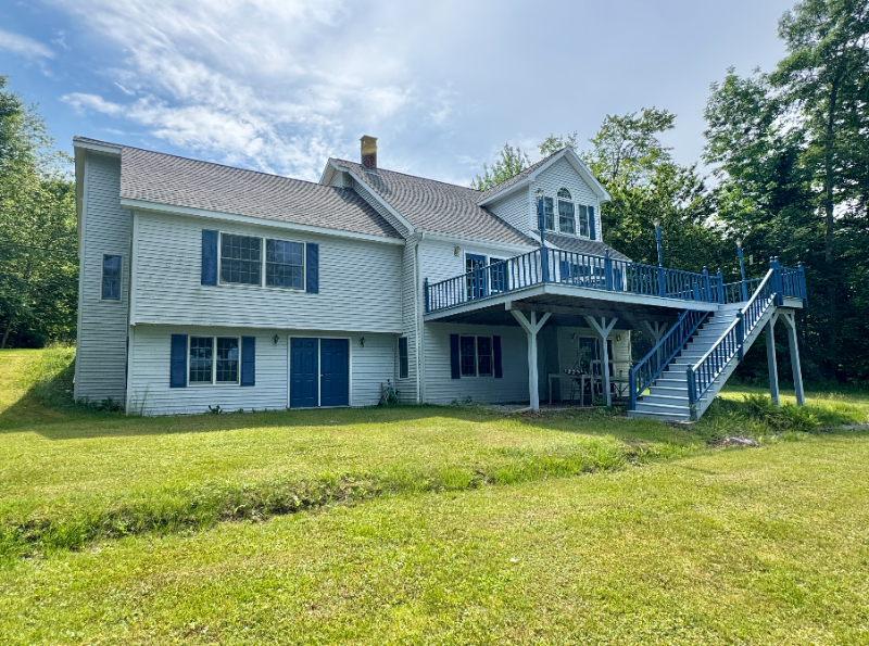 Orland House: 152 Pond Shore Way