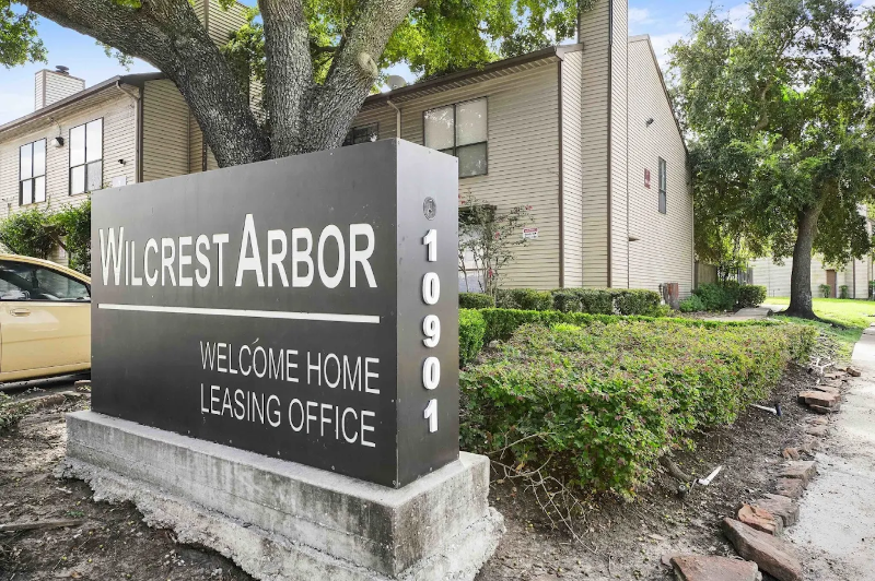 Houston Multiplex: 10901 Village Bend Ln