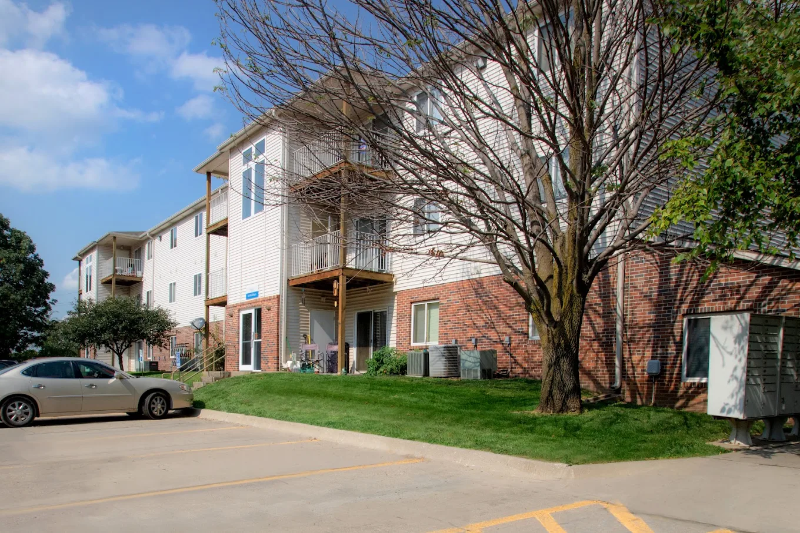 Council Bluffs Multiplex: 649 Parkwild Dr