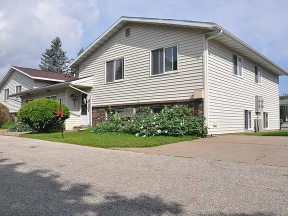 Winona Townhome: 263 Orrin Street