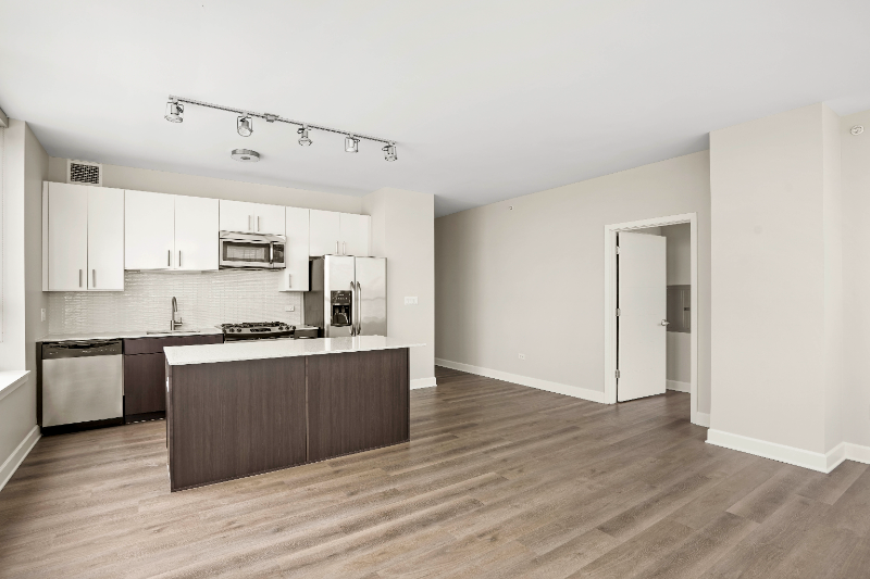 Chicago Condo: 760 W Adams