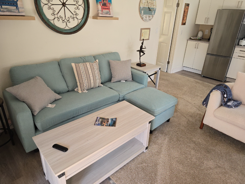 CARMEL BY THE SEA Apartment: 8th and Mission