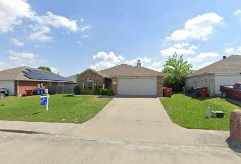 Farmersville House: 508 Waterford st