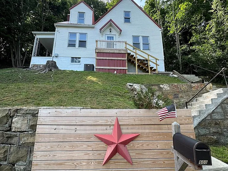 Bluefield House: 600 Nicholas st