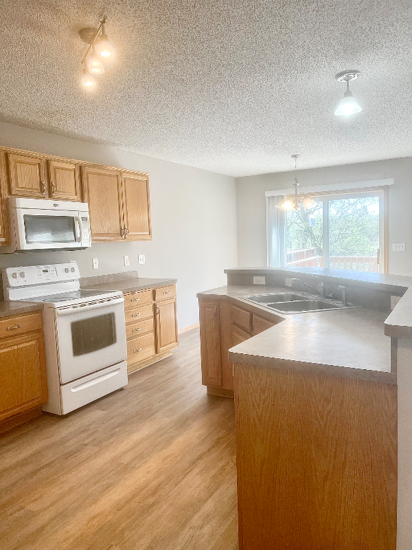 Rockford Townhome: 9010 Marsh Run Street