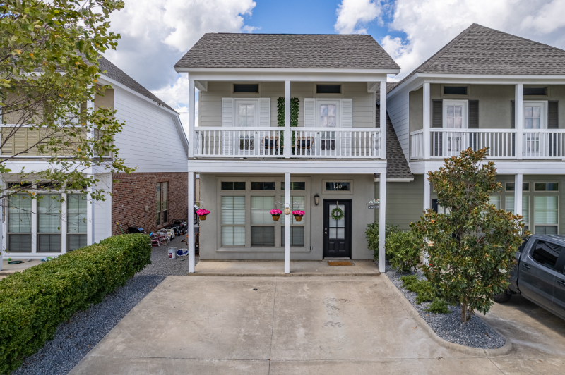 Sterlington House: 126 Jax Square