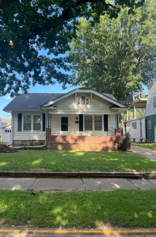 Pittsburg House: 1917 S Locust