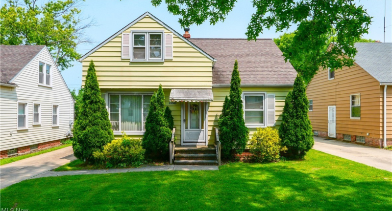 Garfield Heights House: 13583 Shady Oak Blvd