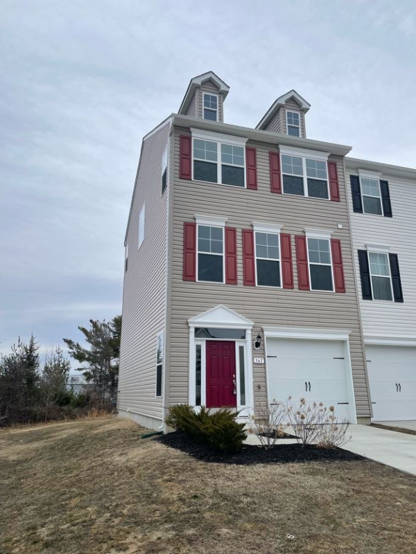 Easton Townhome: 351 Ashby Commons Dr