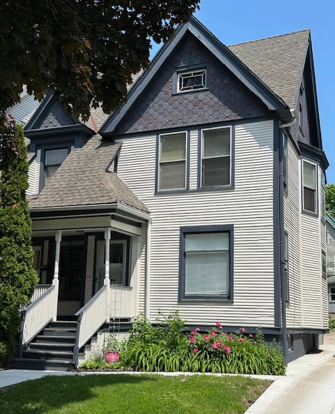 Milwaukee Townhome: 2726 N Murray Ave