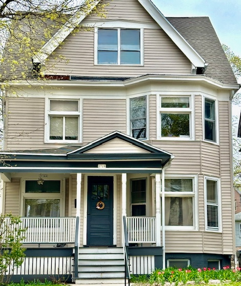 Milwaukee Townhome: 2728 N Murray Ave