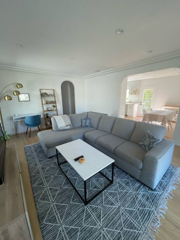 Los Angeles House: 1644 Wellesley Ave