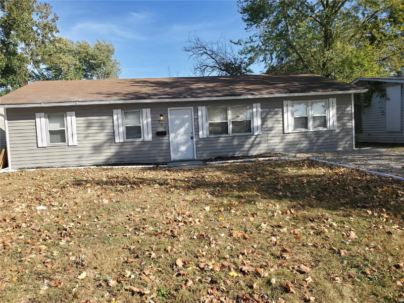 East St Louis House: 722 St Martin Dr