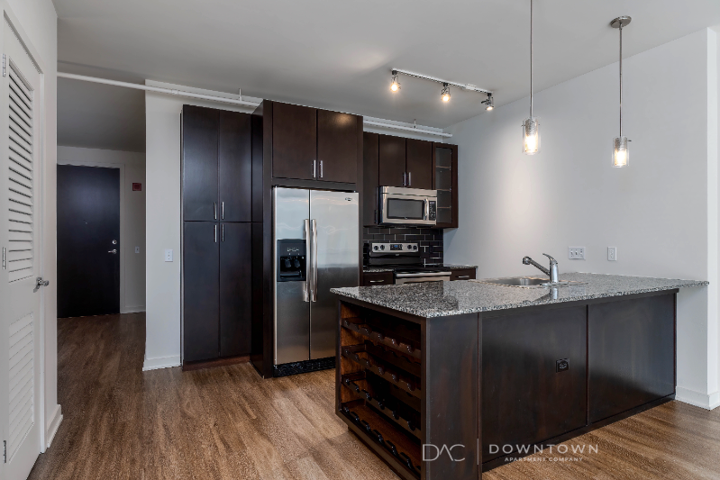 Chicago Condo: 300 W Grand Ave