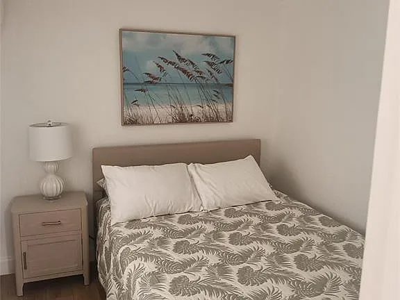 Miami Single Room: 160 NW 60th St
