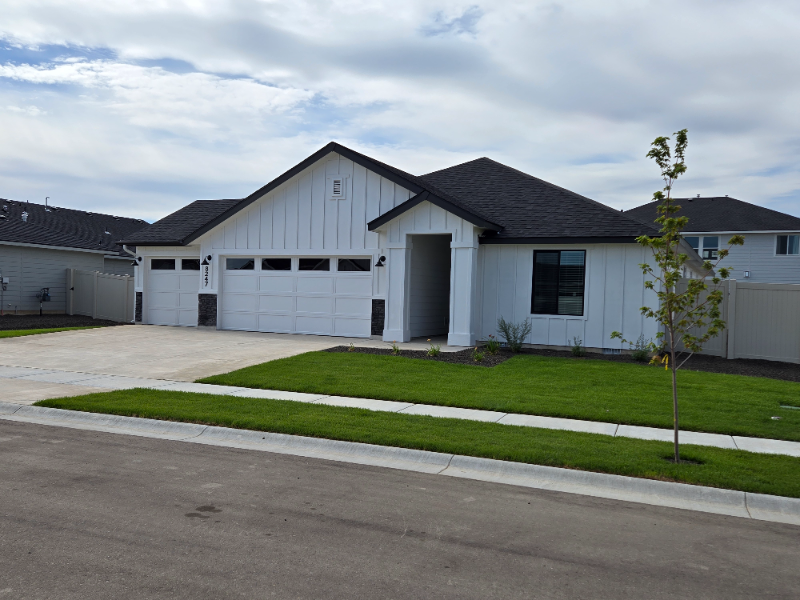 Nampa House: 8247 East Bright Angel Dr