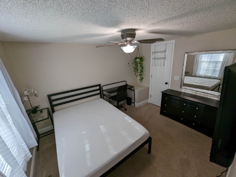 Warner Robins House: 213 Webb St