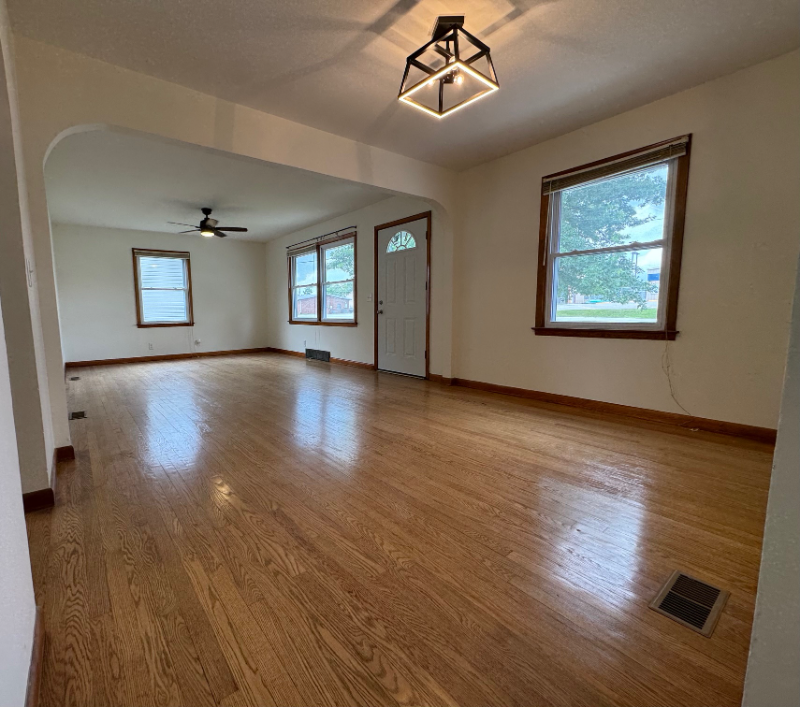 warrenton House: 814 e veterans memorial parkway