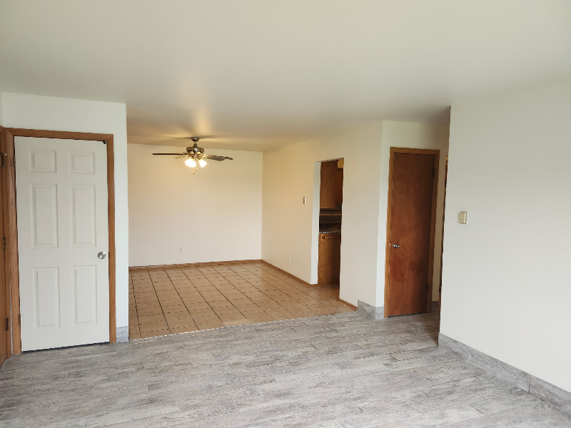 MILWAUKEE Apartment: 4824 N. 104TH ST
