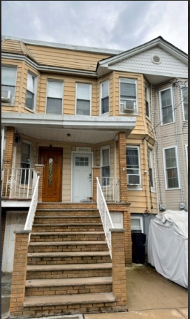 Elizabeth City House: 956 1/2 Dehart Pl