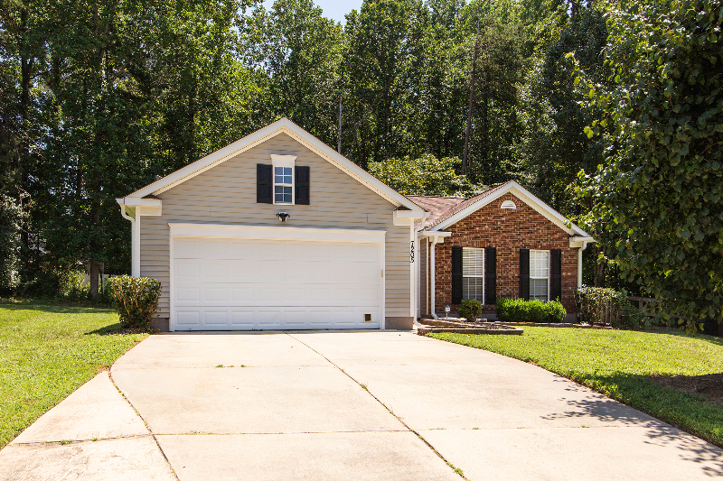 Charlotte House: 7205 Preakness Stakes Ln