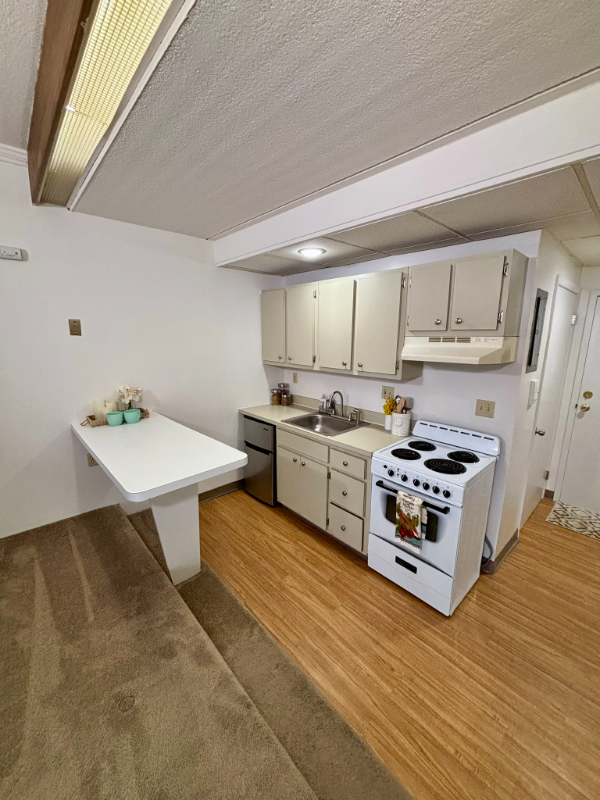 Kenmore Apartment: 2668 Elmwood Ave