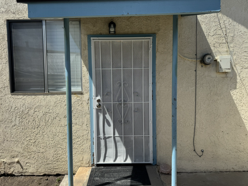 LOMPOC House: 311 1/2 WEST CYPRESS AVE