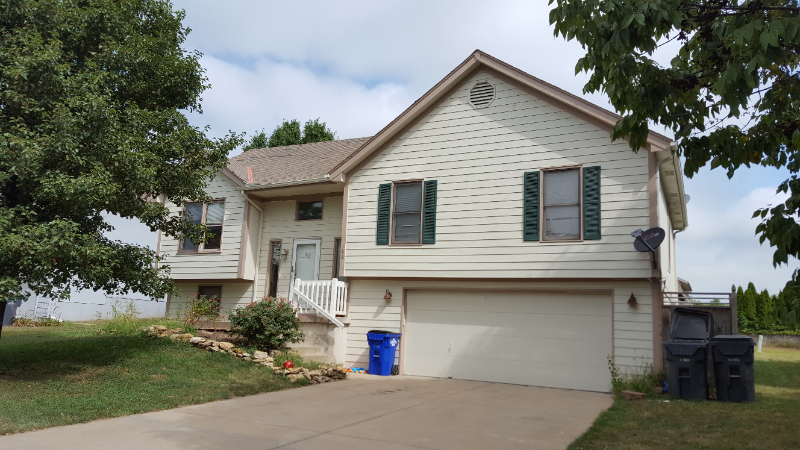 Olathe House: 1558 W Mulberry Street