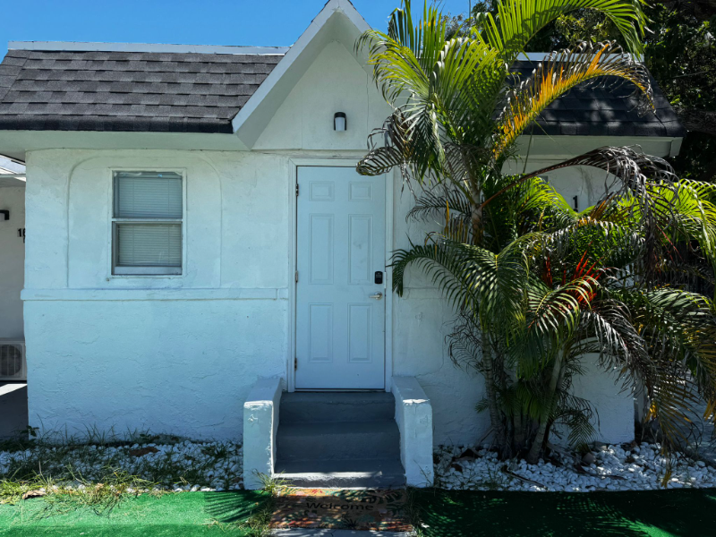 Miami House: 160 NW 60th ST