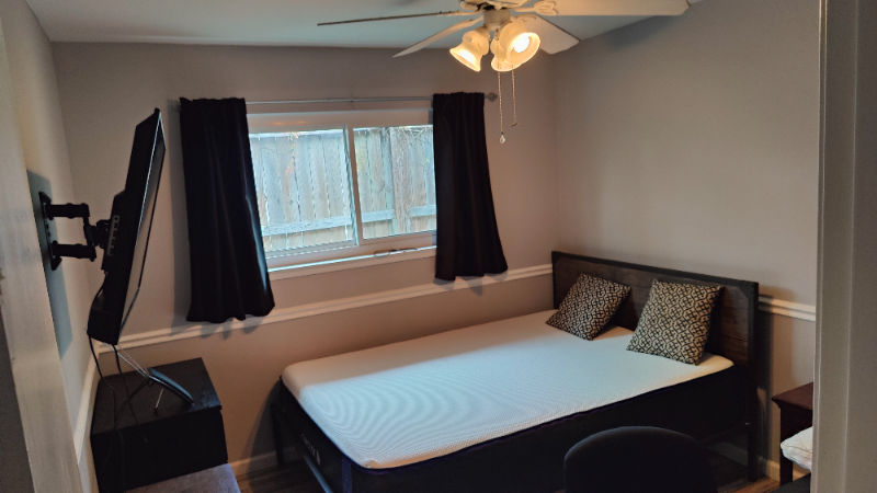 Houston Single Room: 9635 Beverlyhill St