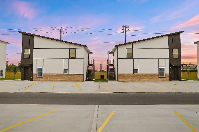 Weslaco Apartment: 905 Pleasant View Dr.