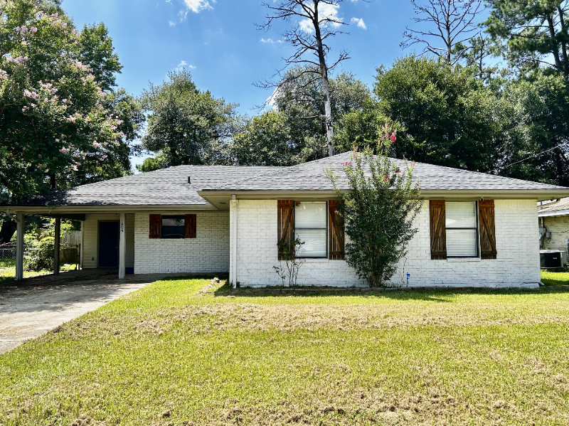 Deridder House: 1804 Byron Drive