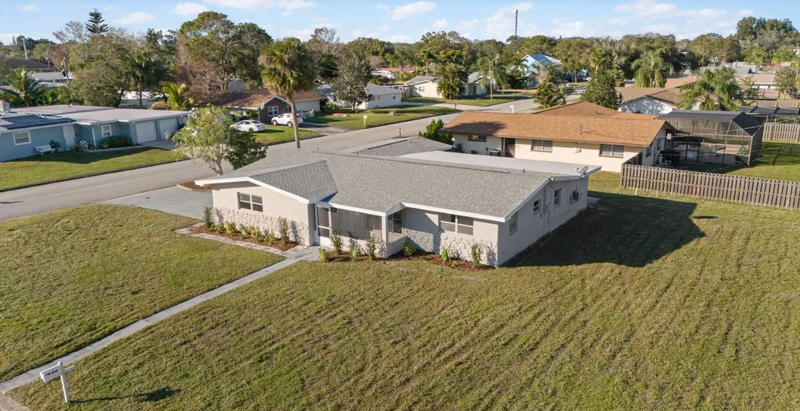 Melbourne House: 814 Hall St