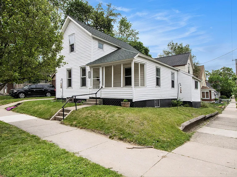 Grand Rapids House: 928 Baxter St. SE