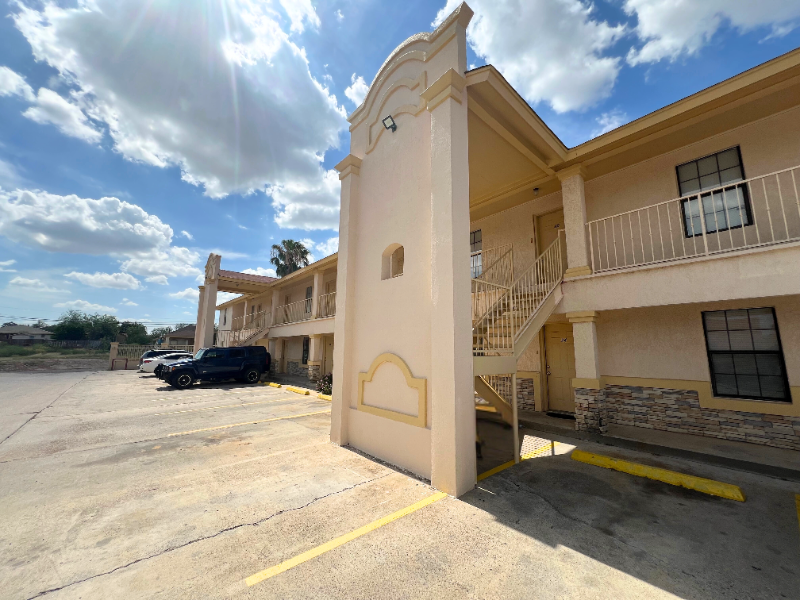 Laredo Apartment: 3602 Guerrero St