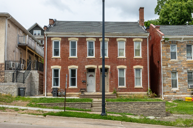 Dubuque Townhome: 561 Loras Blvd