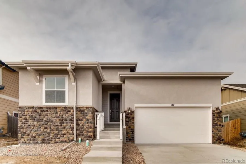 Brighton House: 82 Homestead Way