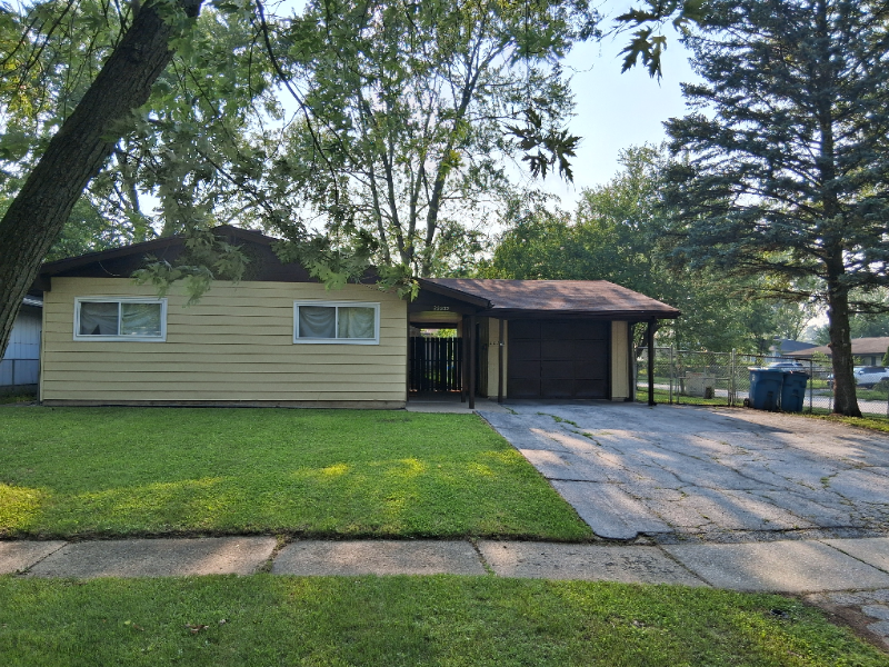 Sauk Village House: 22332 Clyde Ave