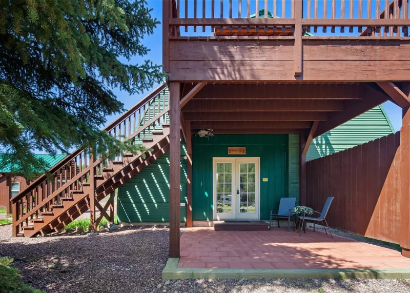Coram Apartment: 10630 Hwy 2 E