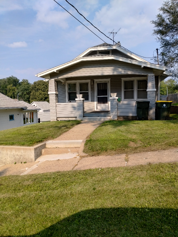 Siouxcity House: 2400 so henry