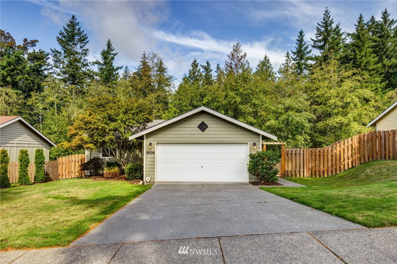 Bellingham House: 1508 Roma Road