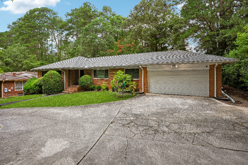 ATLANTA House: 703 WATERFORD RD NW