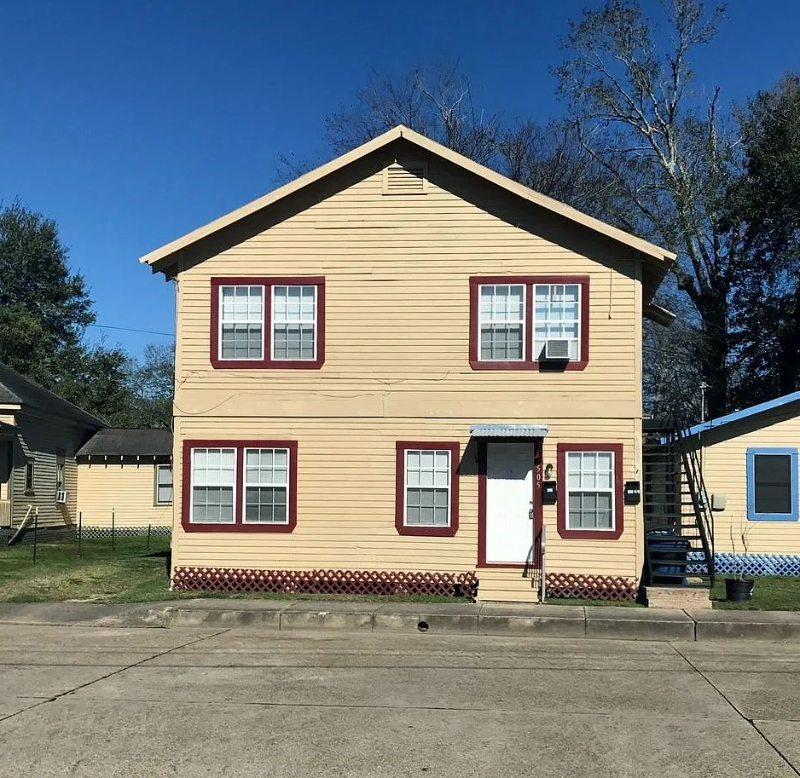 Lafayette House: 505 1/2 E Main Street