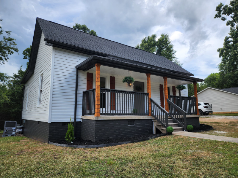 Gastonia House: 1828 Maxton Avenue