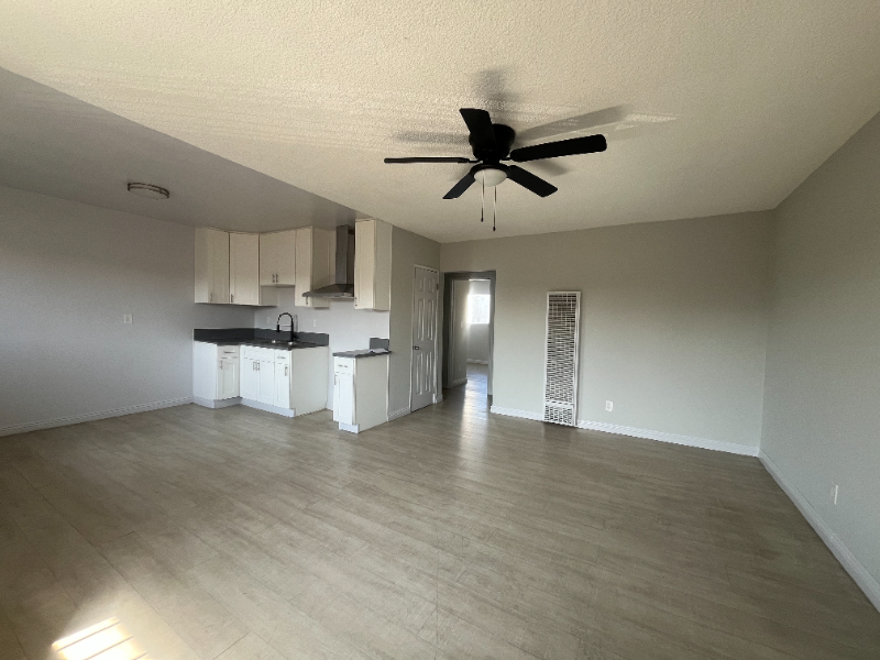 Los Angeles Apartment: 609 w 94th St