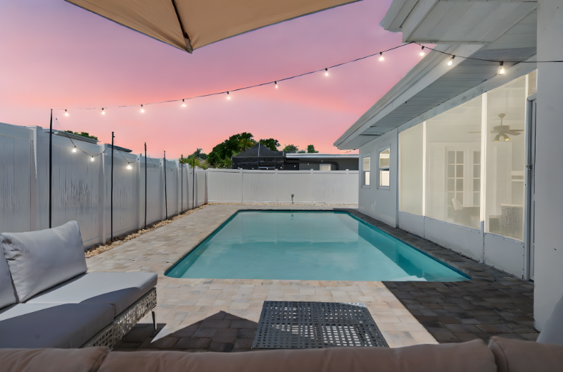 Tampa House: 8402 Lava Pl